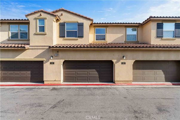 Attached, Exterior, Facade, Mediterranean