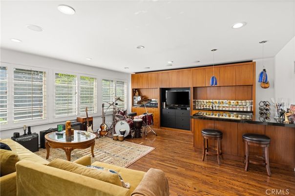 Fitness Equipment, Interior, Living room, Pendant Lights, Recessed Lighting, Wood Texture Flooring