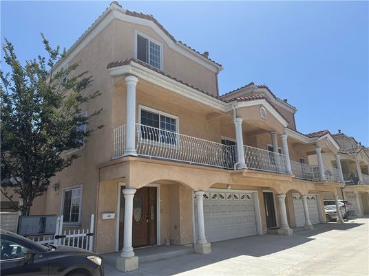 Attached, Exterior, Facade, Mediterranean