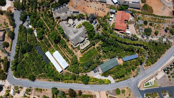 Exterior, Drone