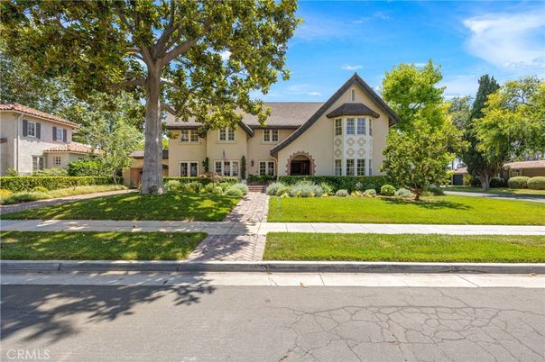 Backyard, Exterior, Facade, French Provincial