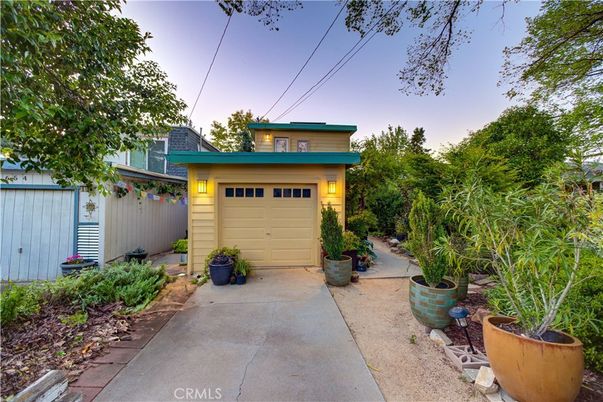 Detached Garage, Exterior