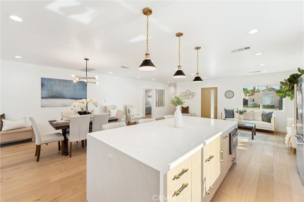 Dining room, Interior, Kitchen, Pendant Lights, Recessed Lighting, Wood Texture Flooring
