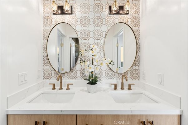 Bathroom, Dual Sink Vanities, Interior