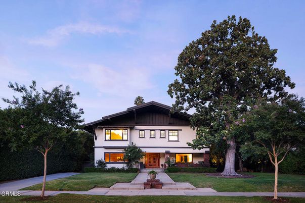 Backyard, Exterior, Facade, Split Level