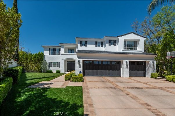 Attached, Exterior, Facade, Mediterranean