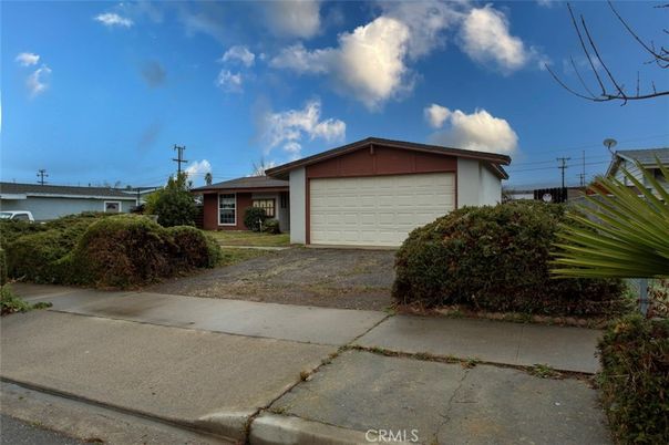Attached, Exterior, Facade, Brick Facade, Ranch