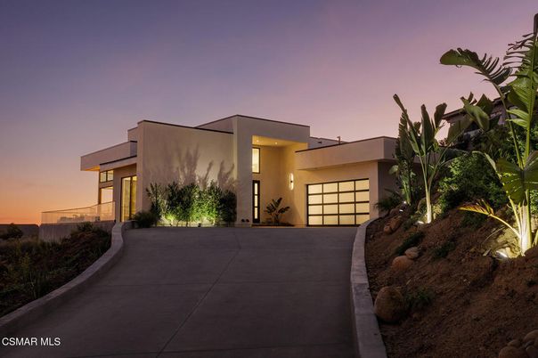 Attached, Exterior, Facade, Modern