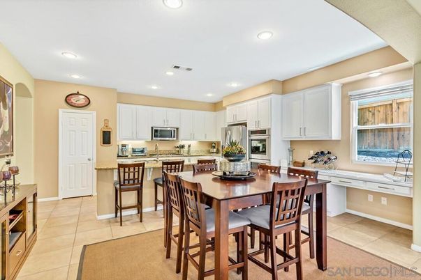 Dining room, Interior, Kitchen, Recessed Lighting, Stainless Steel Appliances