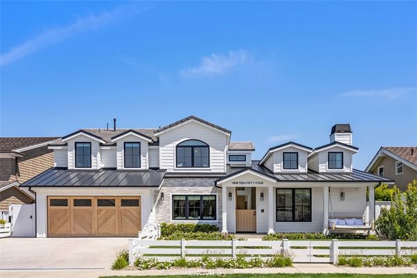 Attached, Exterior, Facade, Farmhouse