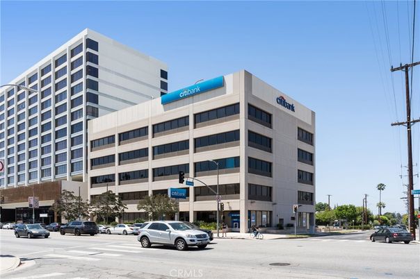Exterior, Facade, Highrise