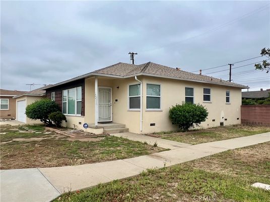 Backyard, Exterior, Facade, Ranch