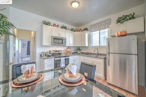 Dining room, Interior, Kitchen, Stainless Steel Appliances, Wood Texture Flooring