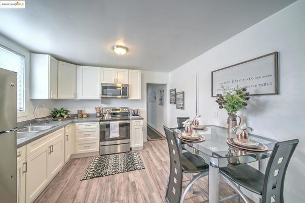 Dining room, Interior, Kitchen, Stainless Steel Appliances, Wood Texture Flooring