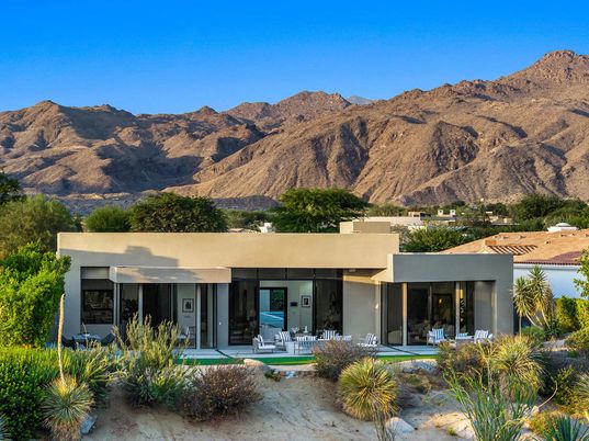 Backyard, Exterior, Facade, Modern