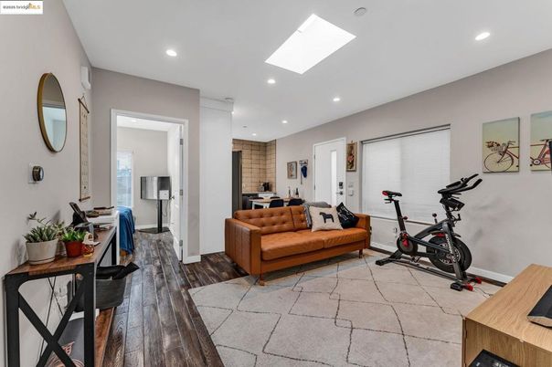 Fitness Equipment, Interior, Living room, Recessed Lighting, Wood Texture Flooring