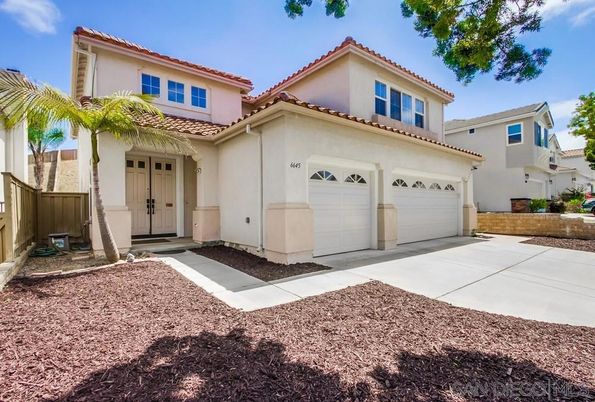 Attached, Exterior, Facade, Mediterranean