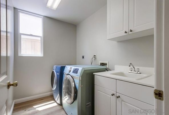 Interior, Washer, Wood Texture Flooring