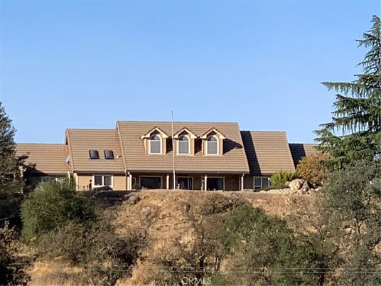 Exterior, Facade, Log Home