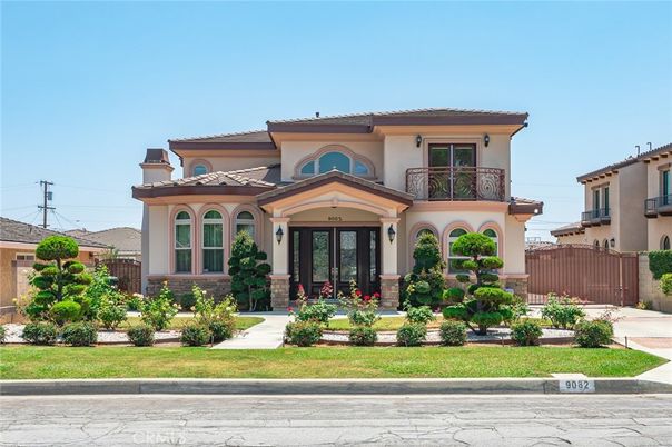 Exterior, Facade, Mediterranean