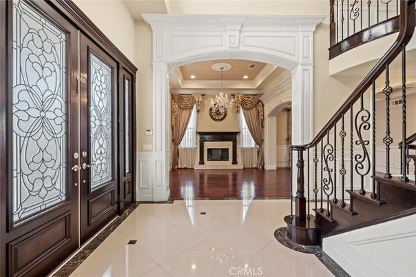 Chandelier, Fireplace, Interior, Recessed Lighting, Wood Texture Flooring