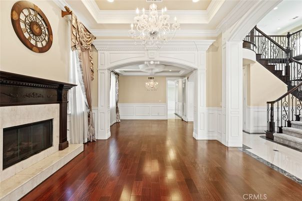 Chandelier, Fireplace, Interior, Recessed Lighting, Wood Texture Flooring