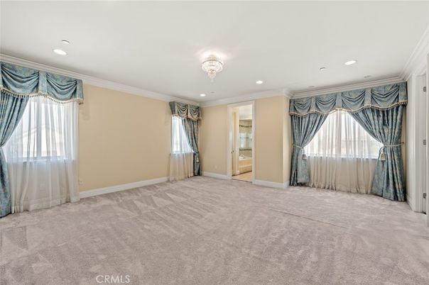 Chandelier, Empty room, Interior, Recessed Lighting