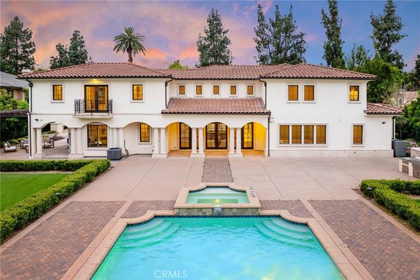 Exterior, Facade, Pool, Mediterranean