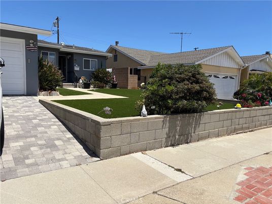 Attached, Exterior, Facade, Ranch