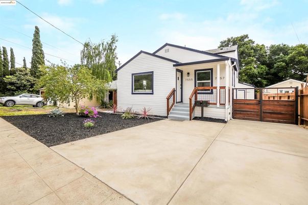 Backyard, Exterior, Facade, Farmhouse