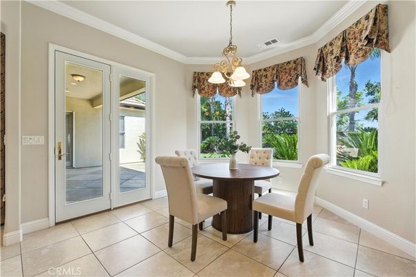 Chandelier, Dining room, Interior, Pendant Lights