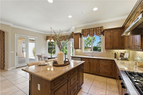 Dining room, Interior, Kitchen, Recessed Lighting, Stainless Steel Appliances