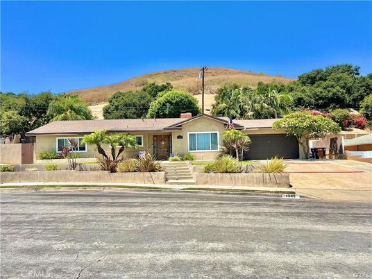 Attached, Exterior, Facade, Ranch