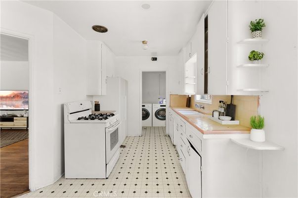 Interior, Kitchen, Washer, Wood Texture Flooring