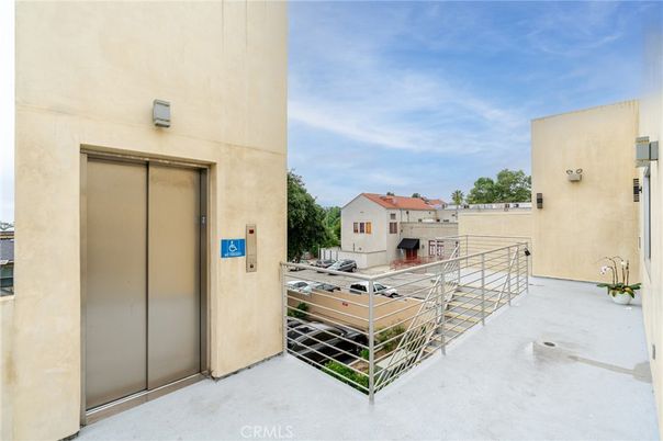 Elevator, Exterior