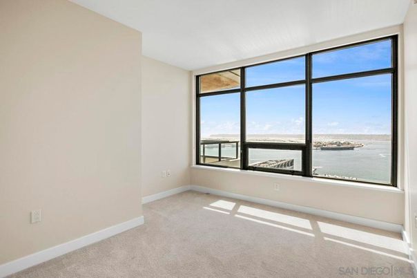 Empty room, Interior, Water