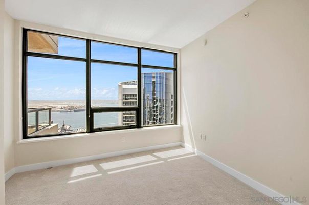 Empty room, Interior, Water