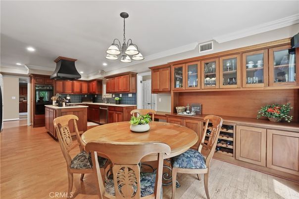 Chandelier, Dining room, Interior, Kitchen, Recessed Lighting, Wood Texture Flooring