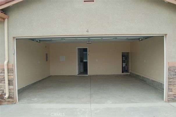 Exterior, Garage
