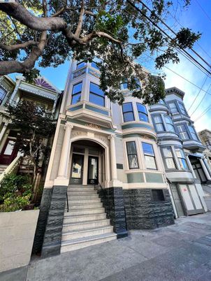 Exterior, Facade, Rowhouse