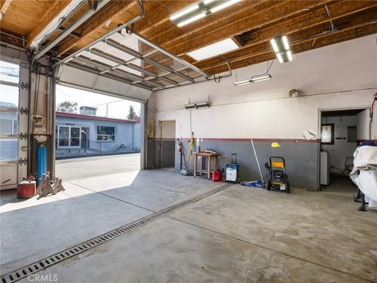 Garage, Interior, Wooden Beams