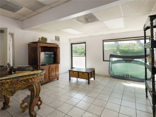 Game Room, Interior