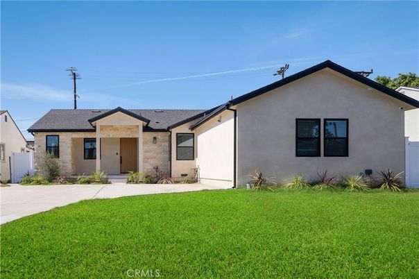 Backyard, Exterior, Facade, Ranch