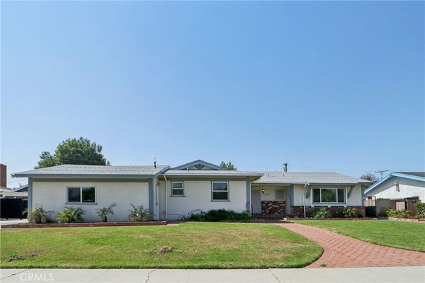Exterior, Facade, Ranch