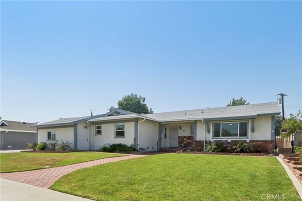 Backyard, Exterior, Facade, Ranch