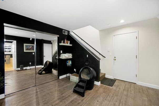 Fitness Equipment, Interior, Recessed Lighting, Wood Texture Flooring