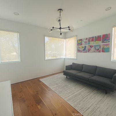 Interior, Living room, Pendant Lights, Recessed Lighting, Wood Texture Flooring