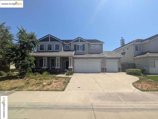 Attached, Exterior, Facade, American Craftsman