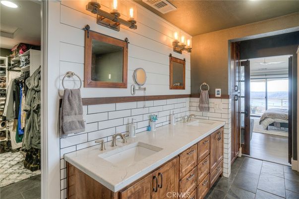 Bathroom, Dual Sink Vanities, Interior, Water