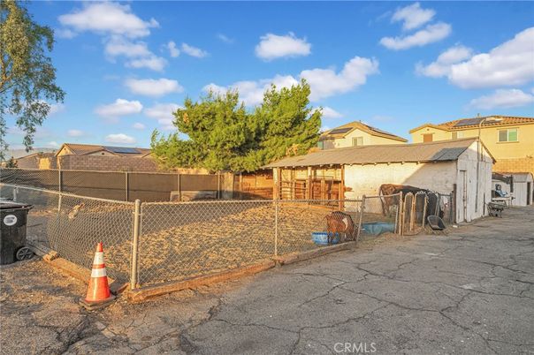 Backyard, Exterior